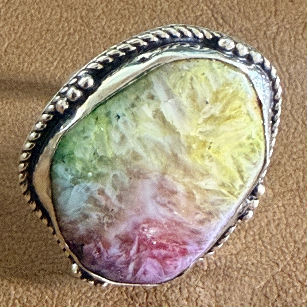 Beautiful “with a capital B” Genuine Druzy Agate ring